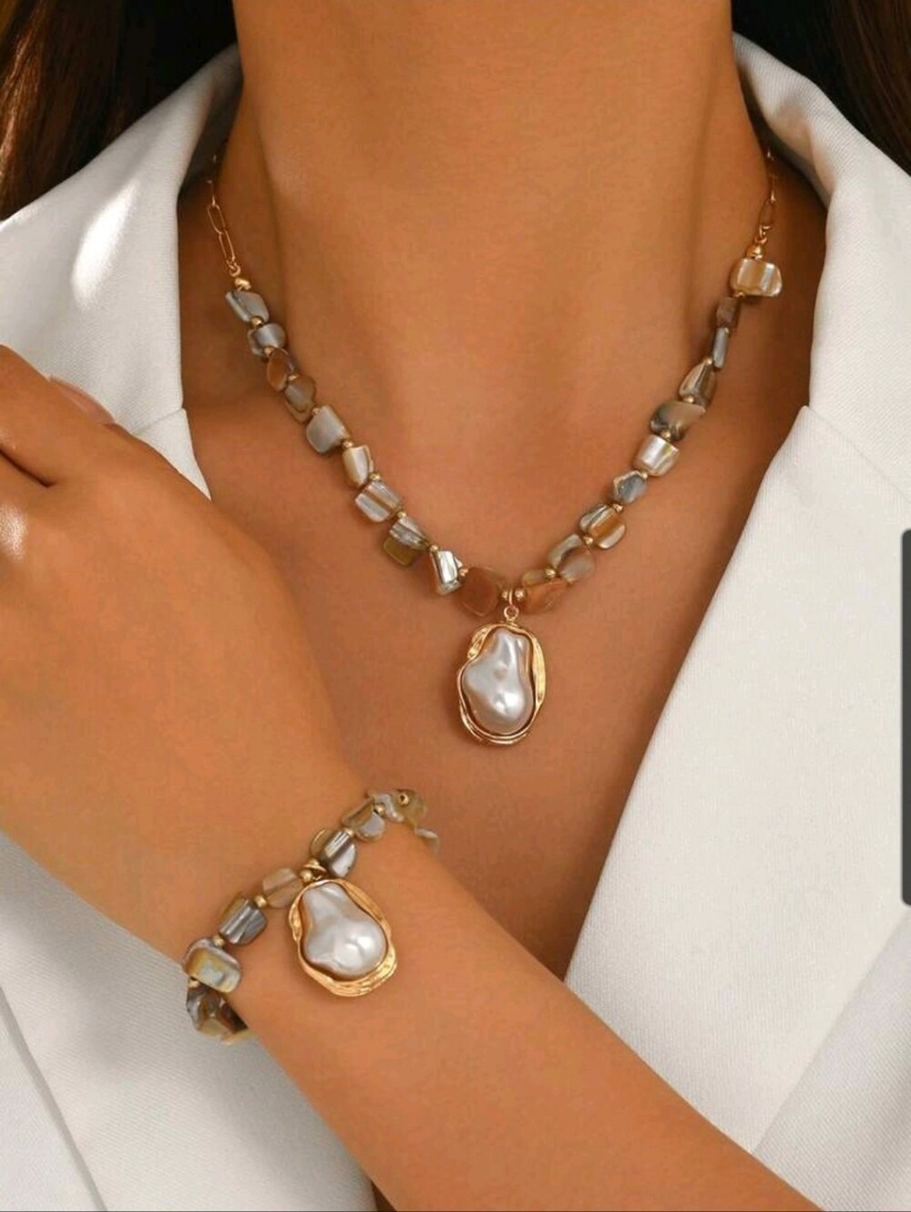 BRAND NEW ** Gold and Pearl Baroque Pendant Necklace and Bracelet Set